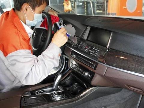 开车10年的老司机：车内灰尘不必用毛巾擦，学会这几招轻松除尘