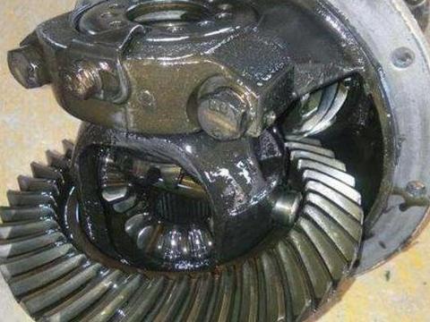 差速器的油多久换一次？或者多少公里换一次呢？