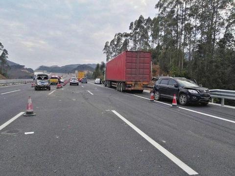 众泰SUV高速后轮脱落，日常保养车辆很重要