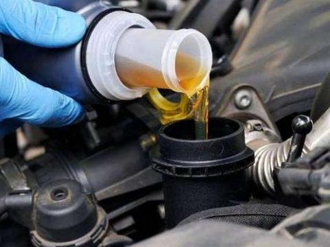 5千公里换次机油准没错？专家：信以为真的话，你等发动机报废吧