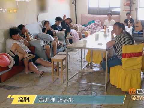 《变形计》沙漠少年“教育观”引争执 足球男孩错失恒大入学机会