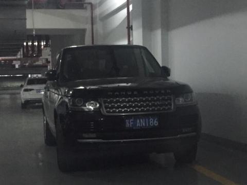 南通金沙镇实拍路虎揽胜加长版，气场秒杀众车！