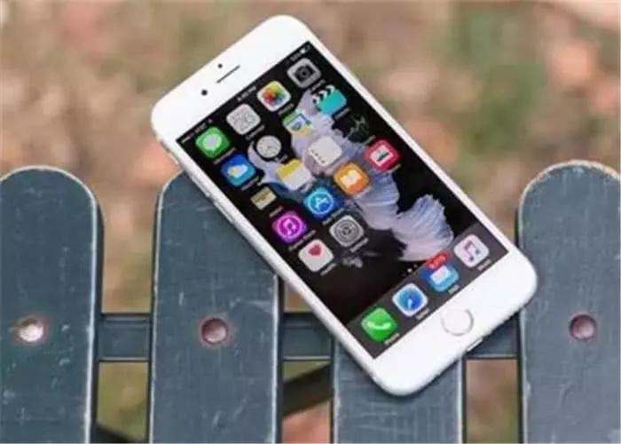 做手机的 3c0b-hrsechc3267642.jpg