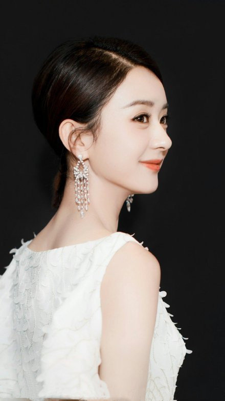 赵丽颖取关经纪人黄斌,是吴亦凡撬墙角还是另