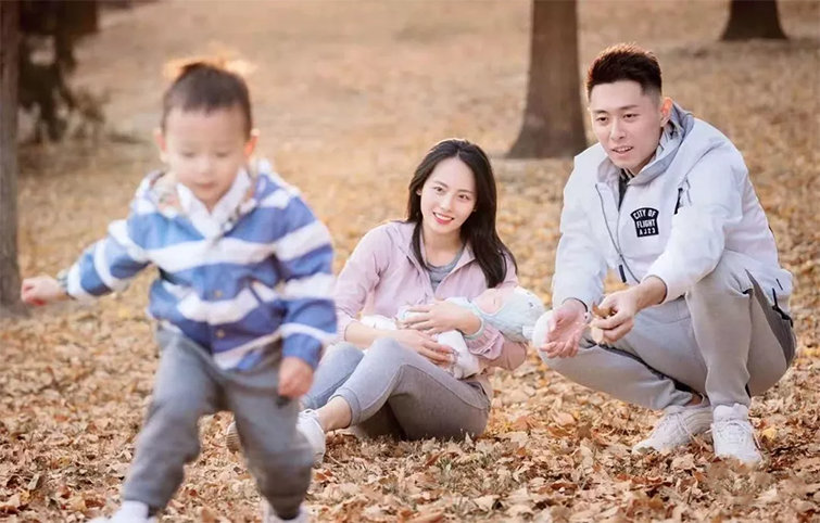 买超为张嘉倪体验宫缩,生活中不重男轻女,承诺19年补办婚礼!图片