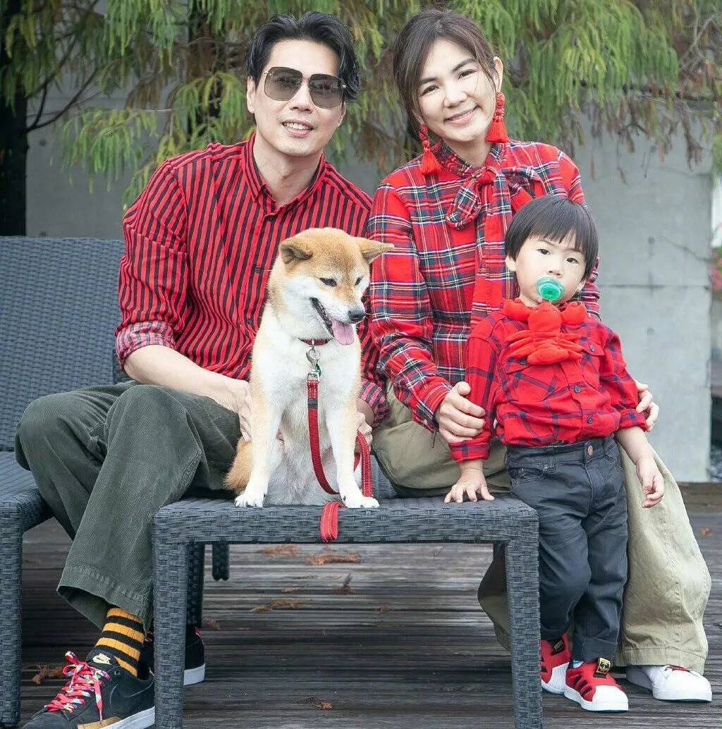 某男星离过婚?Ella曾遭前任劈腿?北电院长被曝离婚娶学生?