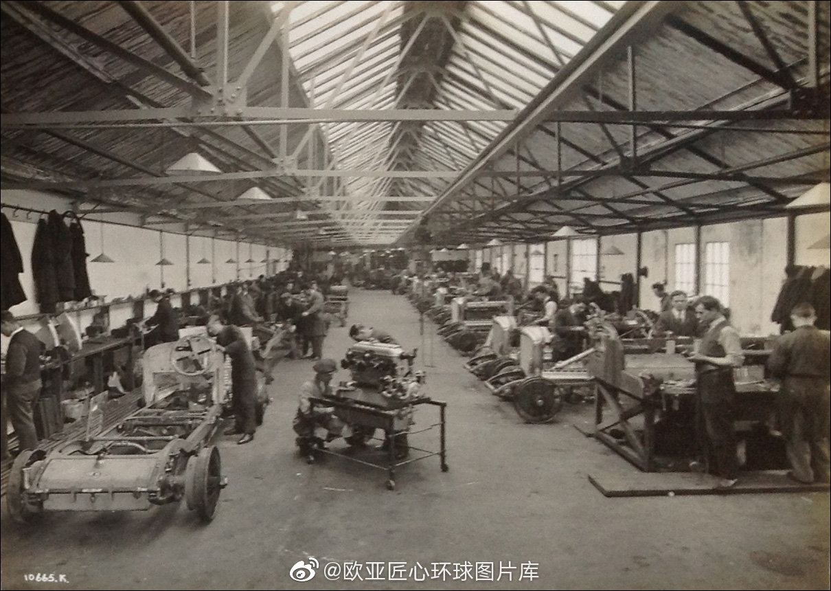 时光隧道:上世纪三十年代,宾利轿车工厂,摄影者不详.