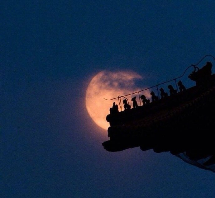 明月楼高休独倚,酒入愁肠,化作相思泪。 晚安