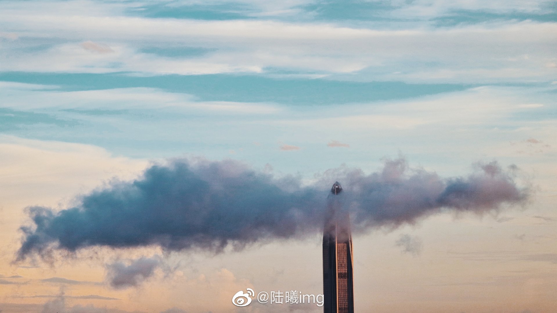 心之所向,不惧风雨,今天雨中登山与下山途中偶