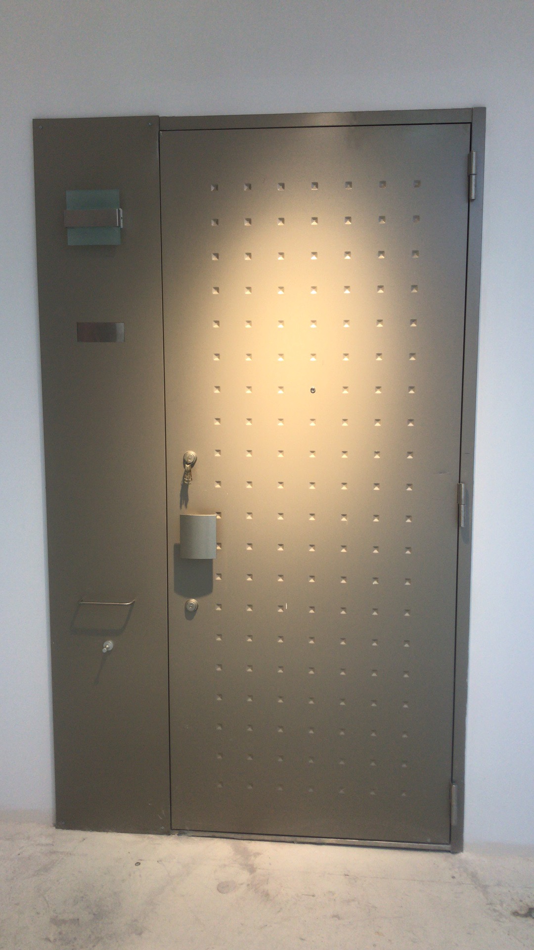 富耐的入户门,日本叫防火门,富耐在日语中好像