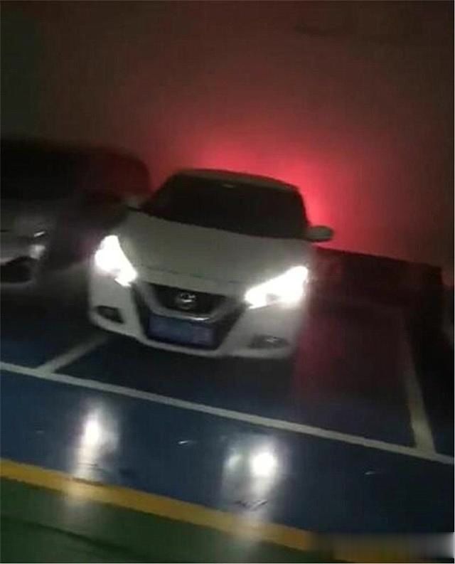 日产蓝鸟每次回家停地下车库都要小心翼翼,车主:怕蹭到旁边的车