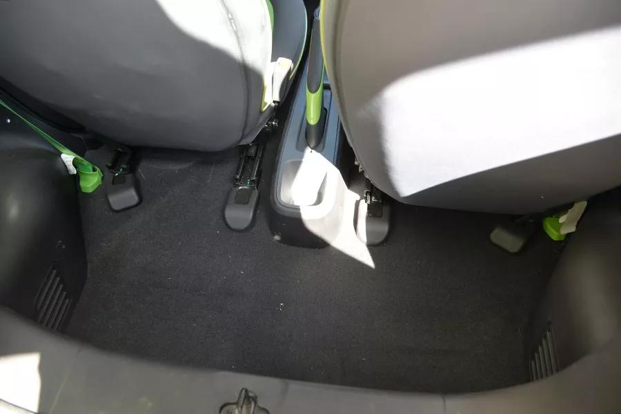 是不是“老年代步车”?我们准备拆一辆宝骏E100
