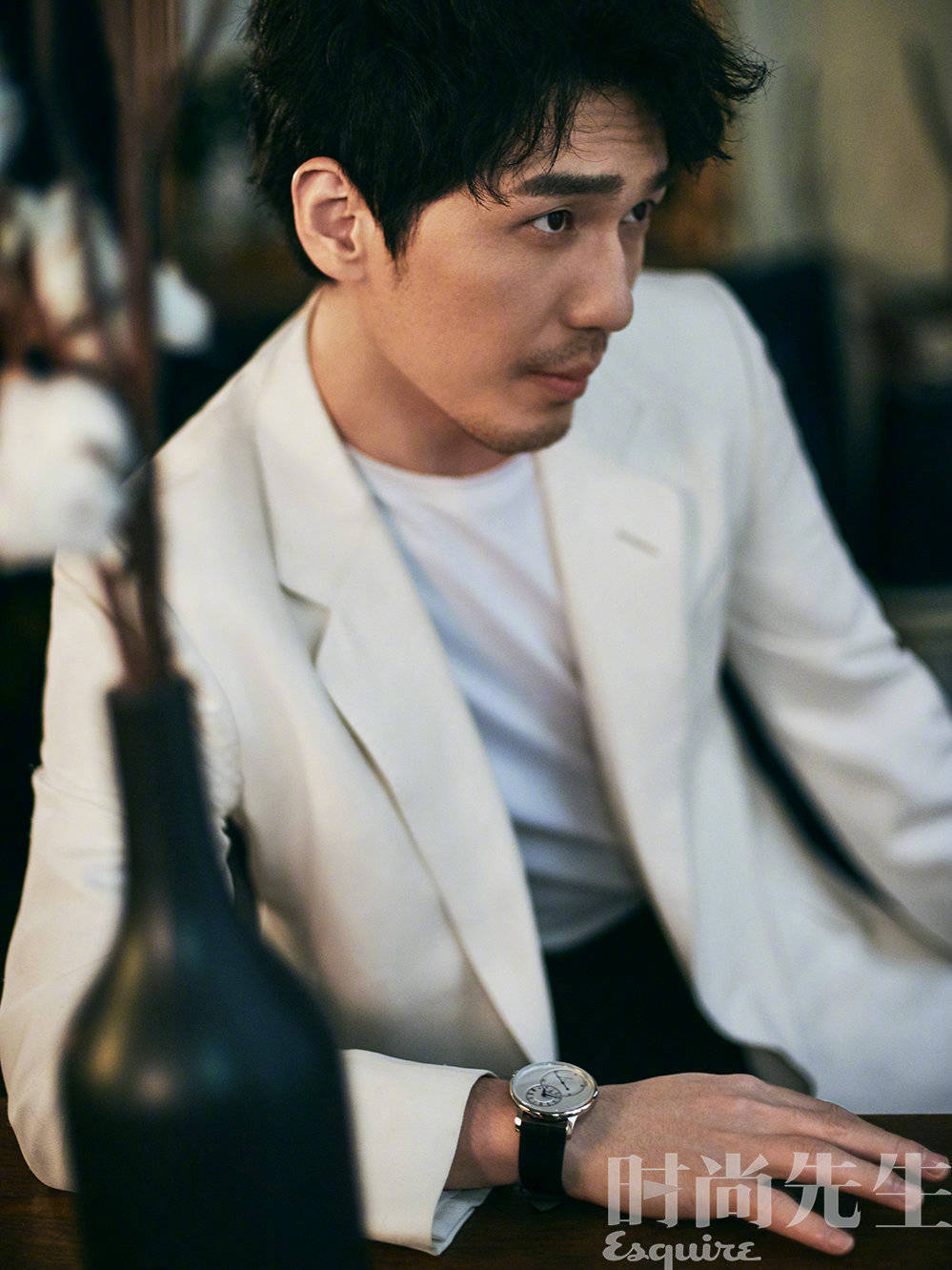 @白宇WHITE 登上《时尚先生Esquire》封面大片