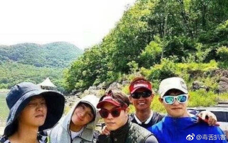 韩媒晒出了胜利郑俊英聊天室其中一位成员