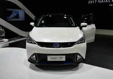 这纯电SUV外形个性,内饰活泼,续航410KM,不足13万!