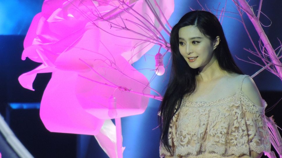 范冰冰退出唐德影视十大股东 公司Q1净利骤降