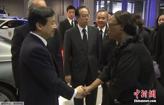  ����ͼ������ʱ��2013��12��10�գ��ձ���̫�ӵ����ʴ����ų�ϯ�������ٷ�׷���ᡣ