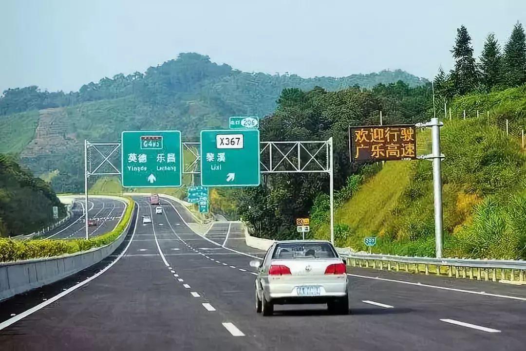 吐血整理!自驾游必带的装备是这几样