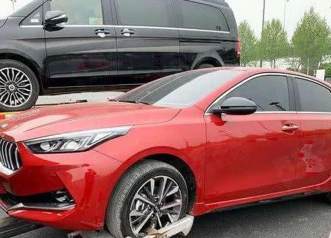 在国内快混不下去的起亚，今再出全新升级款，10万内秒杀同级车