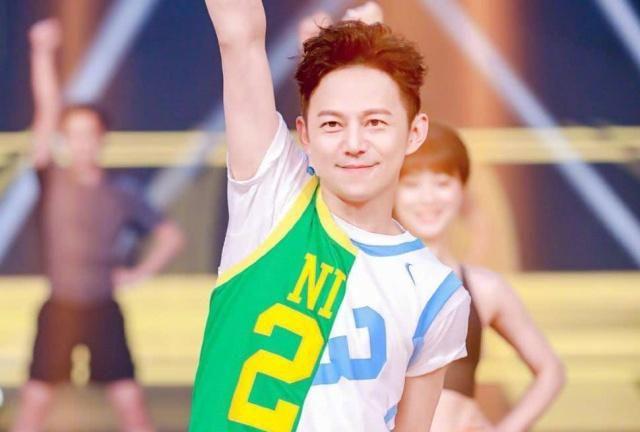 娱乐圈堪称劳模的明星,迪丽热巴第八,杨幂第二