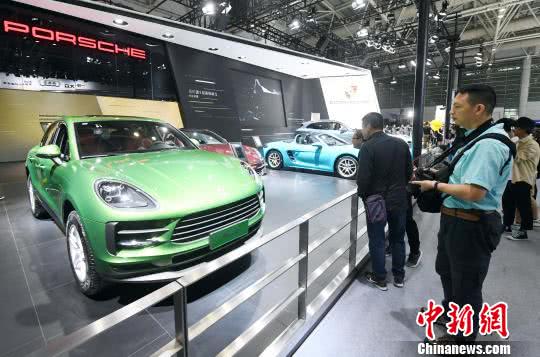 福州五一国际车展吸引眼球