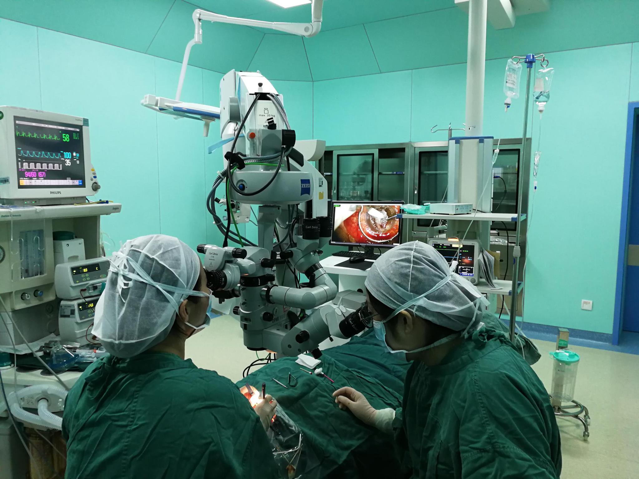 眼角膜是怎么移植给别人的 T1eO-hwfpcxn5950061.jpg