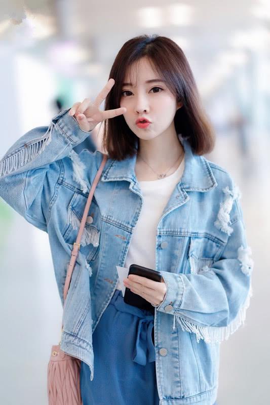冯提莫的私服好潮,穿破洞流苏牛仔衣,配条阔腿裤好可爱!