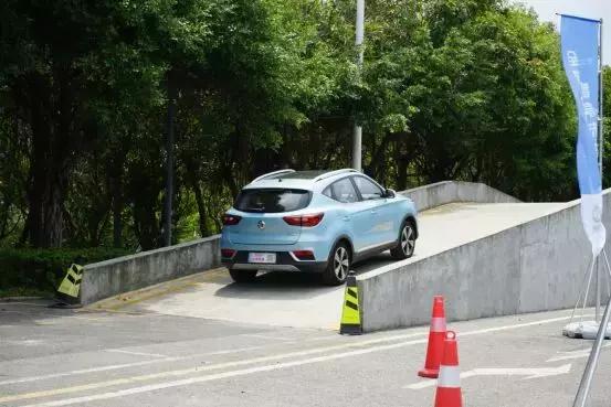 NEDC综合工况续航里程335公里 场地小试名爵EZS