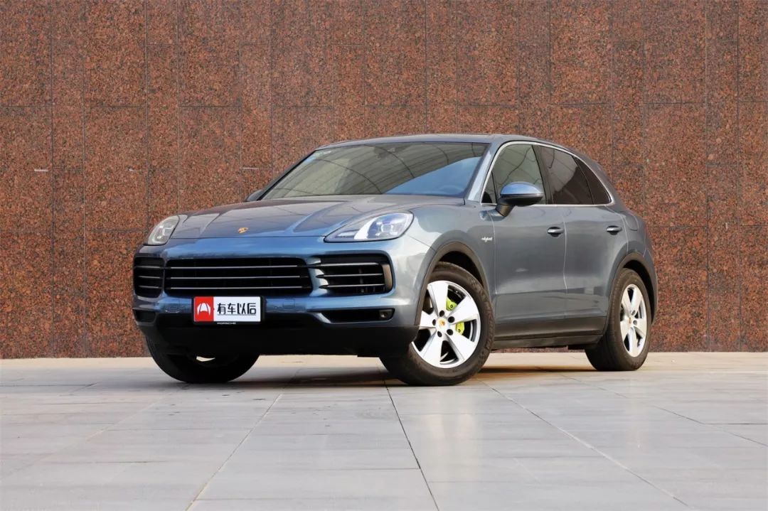 5秒破百、油耗3.4L,花100万买保时捷SUV,坐起来值吗?