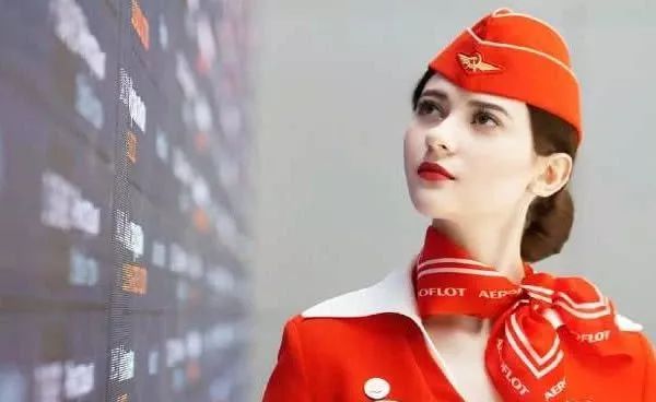 世界空姐pk,性感美艳的俄罗斯美女独占c位?她一笑,男人们都看呆了!