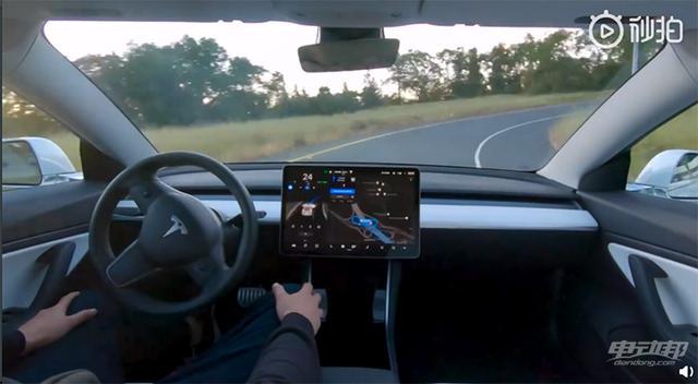 为什么电池着火,股票暴跌,特斯拉还敢称“世界第一”?