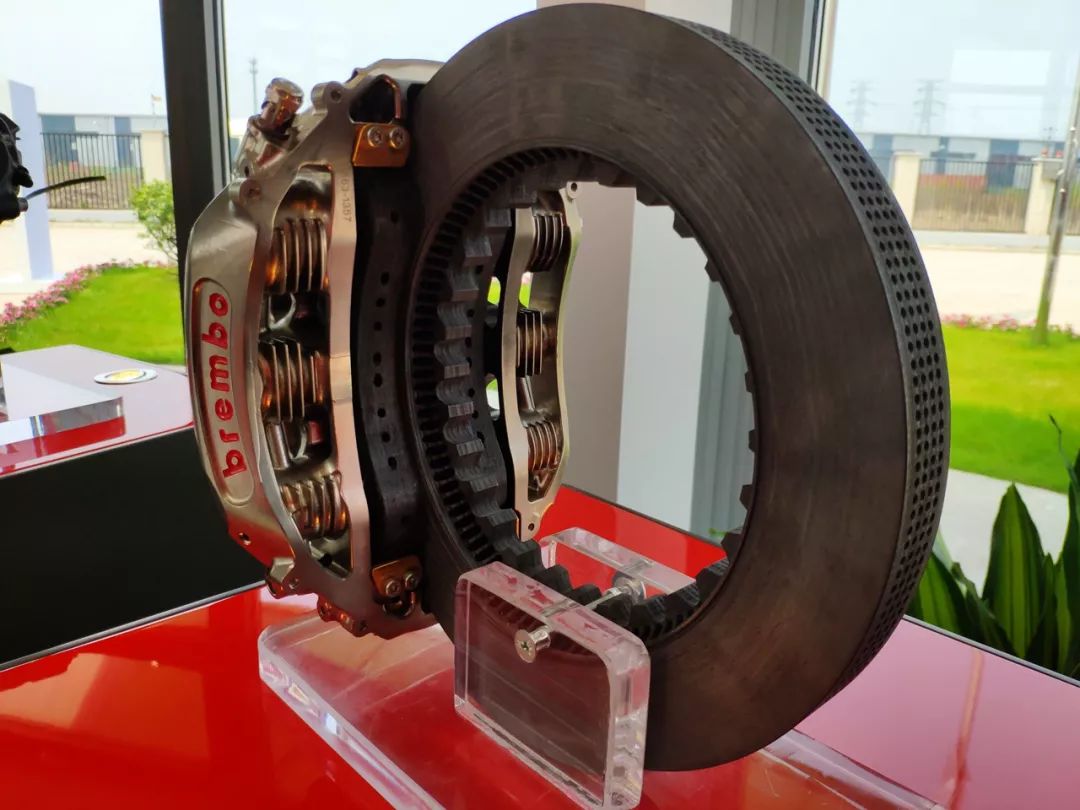 布雷博Brembo刹车系统到底牛在哪里,为何能被性能车独宠?