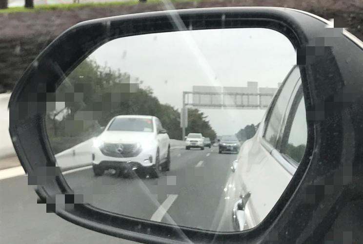 零百加速仅5.1秒,奔驰首款纯电车EQC正式量产下线!