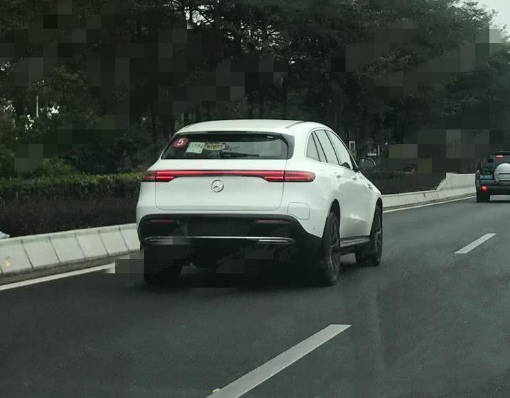 零百加速仅5.1秒,奔驰首款纯电车EQC正式量产下线!