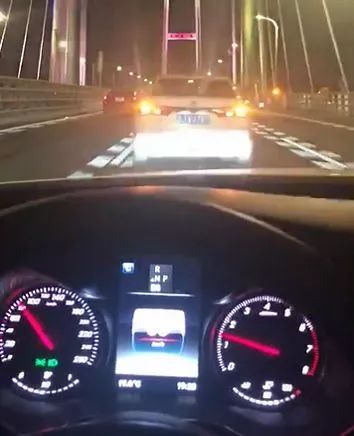 惊魂!小伙开车拍视频报平安,竟拍下这一幕…
