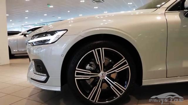 瓦罐迷们没白等 “最美旅行车”全新沃尔沃V60到店实拍