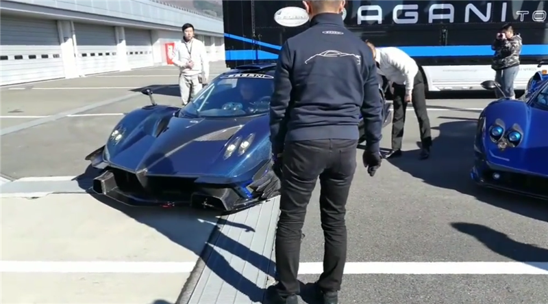 1106万帕加尼现赛道,国内达4千万,车内无倒挡,倒车需人推