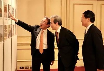 2018年12月22日,程永华应邀出席“纪念日中和平友好条约缔结40周年日本留华毕业生留学中国图片展”。 图源:外交部官网