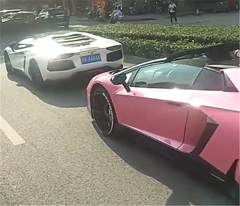 2台兰博基尼现广西街头,一台挂60万牌,另一台挂200万车牌