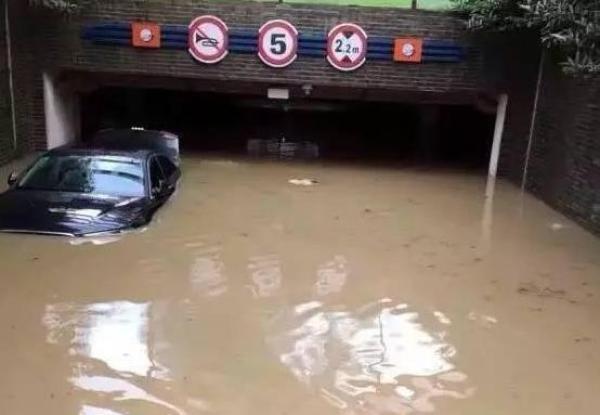 地库被水淹后的那些豪车超跑，保险公司看了都哭惨了！