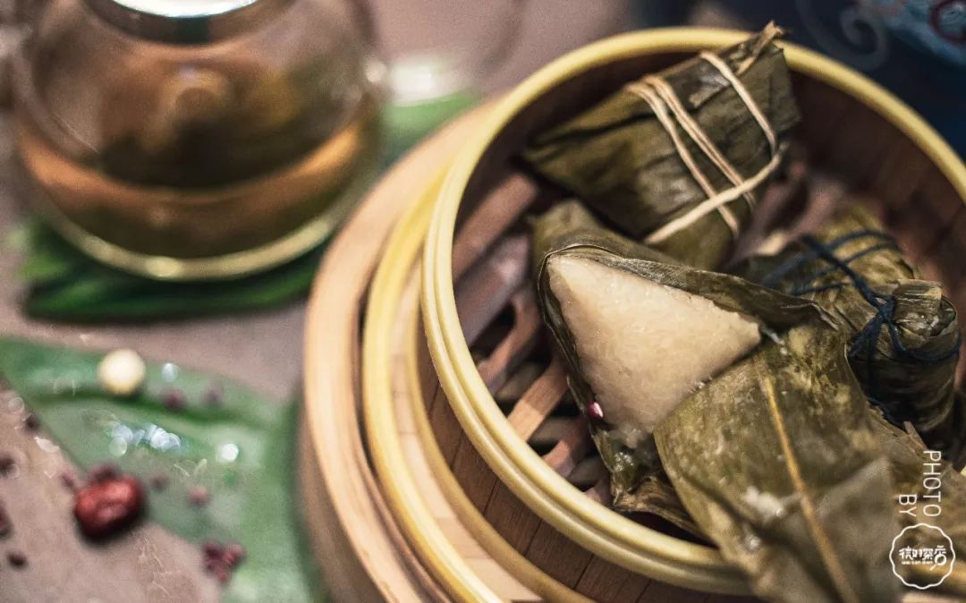 清香艾草甜粽!喷香蛋黄肉粽!粽子甜咸党再起纷争!郑州这家五星酒店给你最端午的粽子香! 清香艾草甜粽!喷香蛋黄肉粽!粽子甜咸党再起纷争!郑州这家五星酒店给你最端午的粽子香!