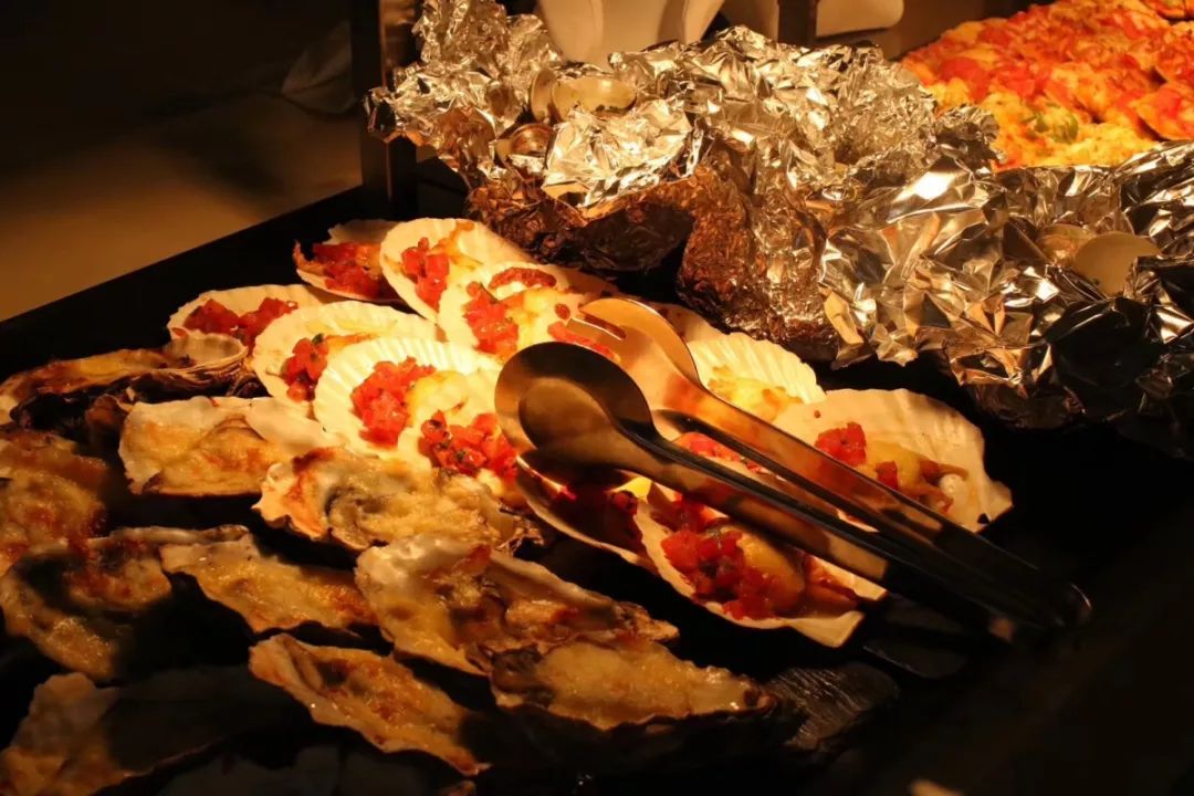 168/位陆家嘴爆出「西班牙铜锅小龙虾」!冰镇、蒜蓉、十三香…6种口味畅吃!大胃王也瑟瑟发抖! ¥168/位 陆家嘴爆出「西班牙铜锅小龙虾」!冰镇、蒜蓉、十三香…6种口味畅吃!大胃王也瑟瑟发抖!