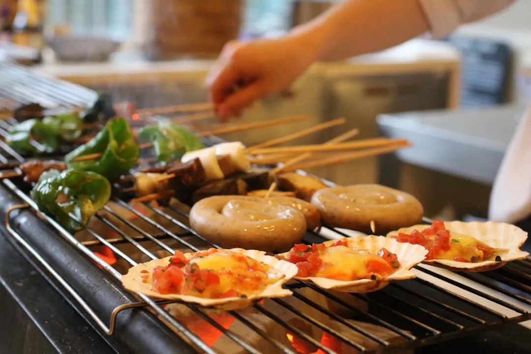 168/位陆家嘴爆出「西班牙铜锅小龙虾」!冰镇、蒜蓉、十三香…6种口味畅吃!大胃王也瑟瑟发抖! ¥168/位 陆家嘴爆出「西班牙铜锅小龙虾」!冰镇、蒜蓉、十三香…6种口味畅吃!大胃王也瑟瑟发抖!