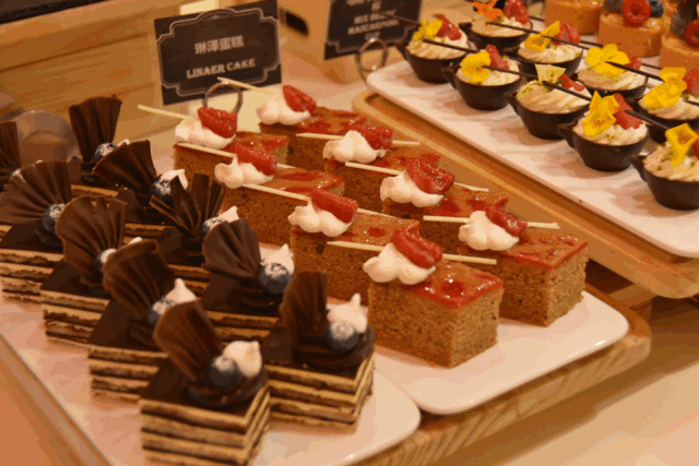 168/位陆家嘴爆出「西班牙铜锅小龙虾」!冰镇、蒜蓉、十三香…6种口味畅吃!大胃王也瑟瑟发抖! ¥168/位 陆家嘴爆出「西班牙铜锅小龙虾」!冰镇、蒜蓉、十三香…6种口味畅吃!大胃王也瑟瑟发抖!