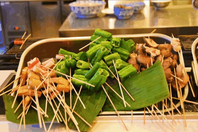 168/位陆家嘴爆出「西班牙铜锅小龙虾」!冰镇、蒜蓉、十三香…6种口味畅吃!大胃王也瑟瑟发抖! ¥168/位 陆家嘴爆出「西班牙铜锅小龙虾」!冰镇、蒜蓉、十三香…6种口味畅吃!大胃王也瑟瑟发抖!