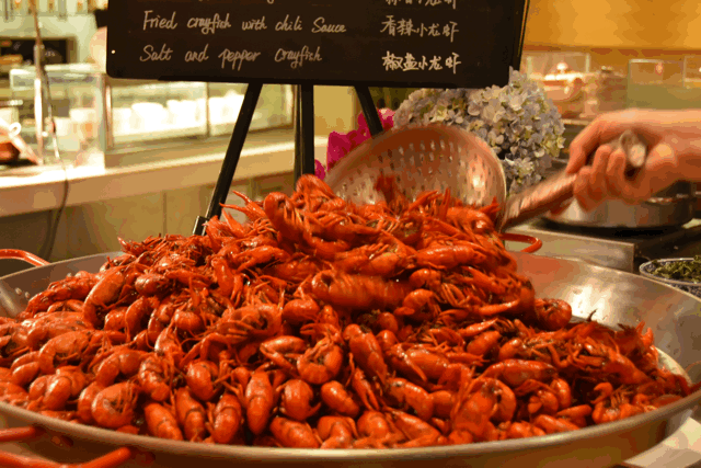 168/位陆家嘴爆出「西班牙铜锅小龙虾」!冰镇、蒜蓉、十三香…6种口味畅吃!大胃王也瑟瑟发抖! ¥168/位 陆家嘴爆出「西班牙铜锅小龙虾」!冰镇、蒜蓉、十三香…6种口味畅吃!大胃王也瑟瑟发抖!