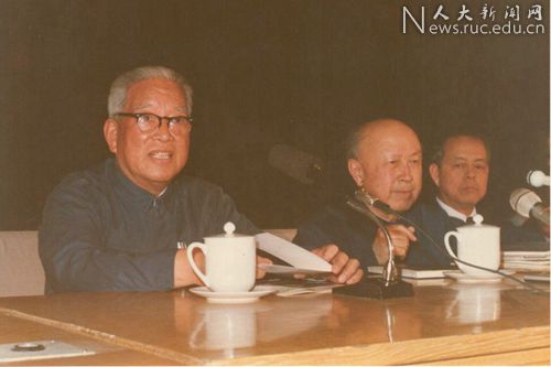 1987年5月15日，袁宝华邀请钱学森作“吴玉章学术讲座”第一讲