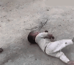 0~2岁大运动发育进程表，你家宝宝落后了吗？