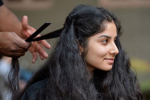 印度人头发被卖欧洲:本人不知情,利润升值100倍