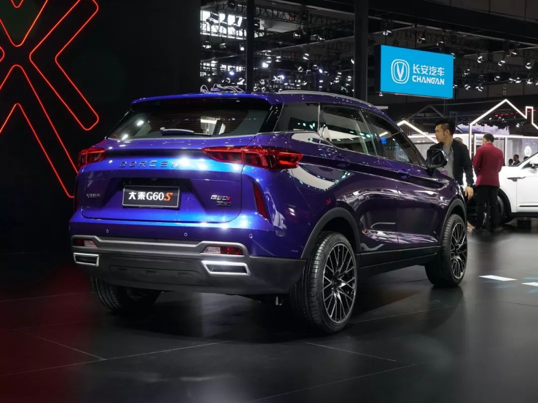 6.99万起,1.5T+8AT,这款SUV配置丰富、性价比爆棚